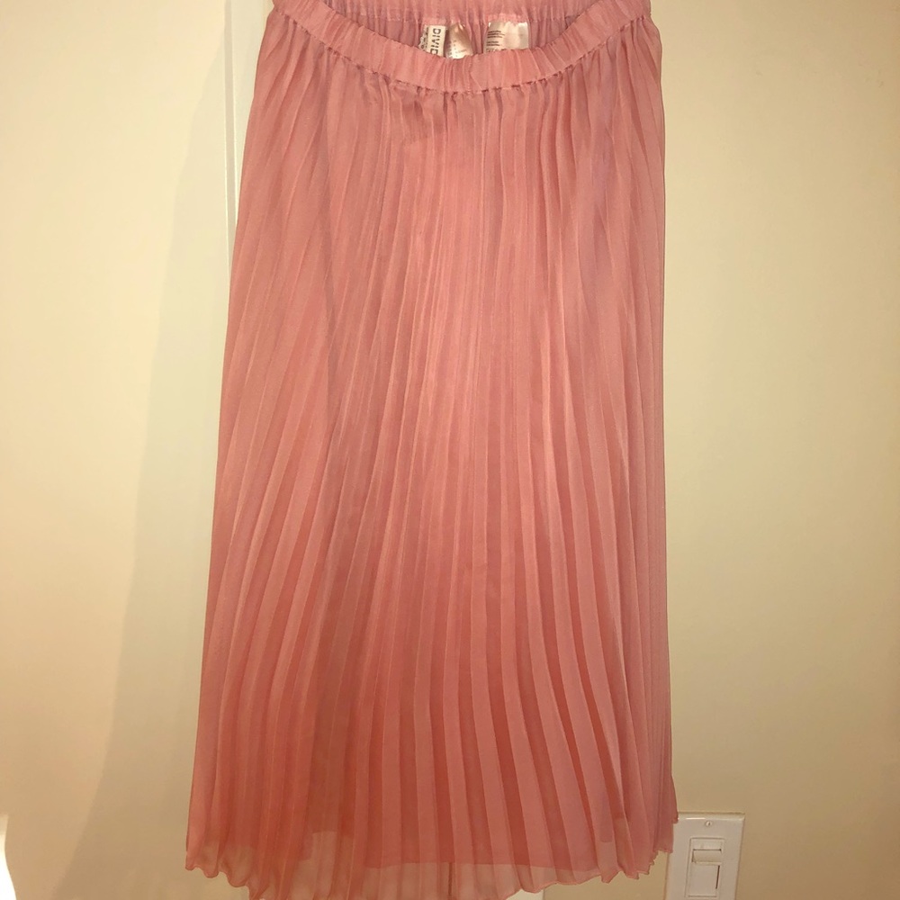Pink pleated skirt!💗